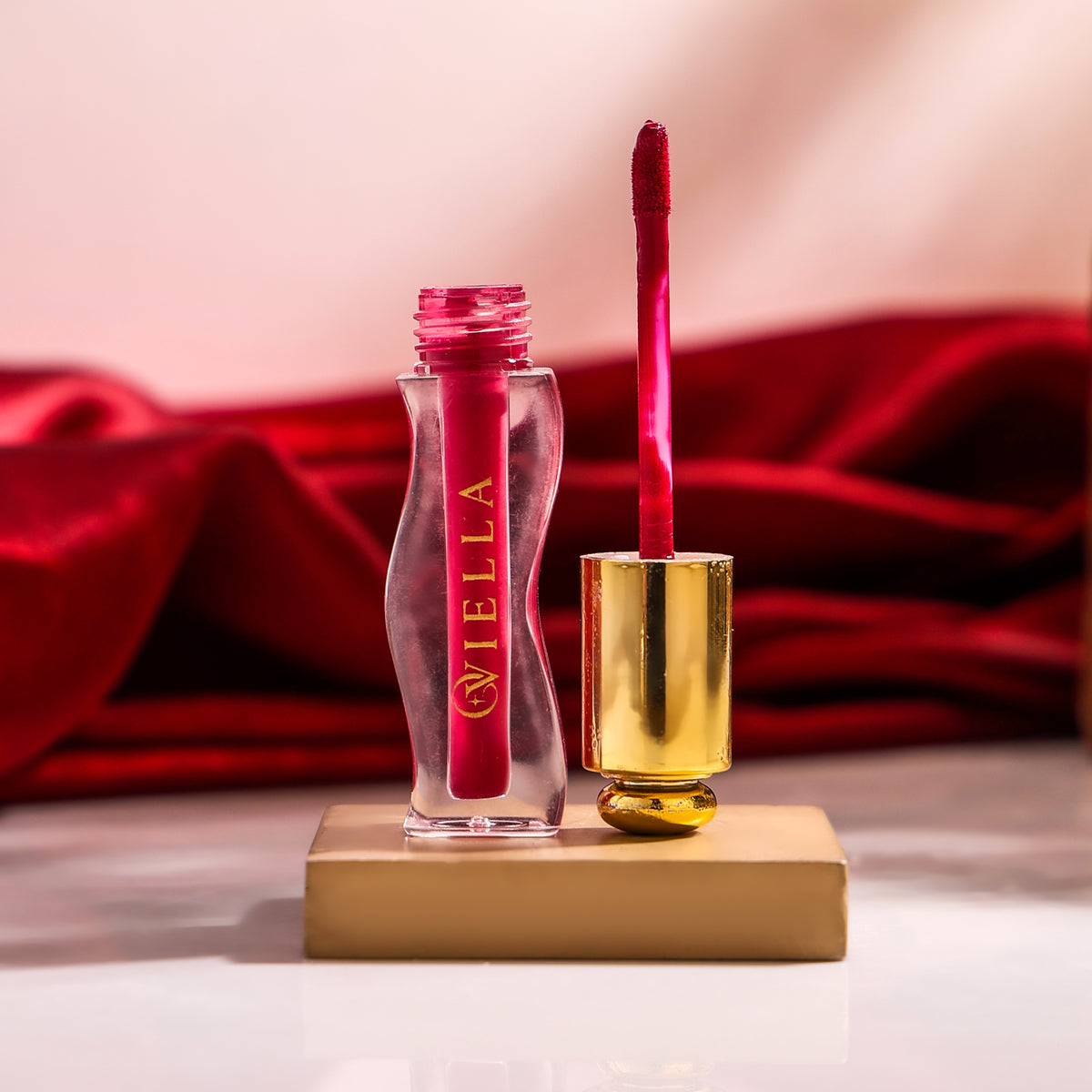 Oviella Luxe Curve Liquid Lipstick - Cosmic Red